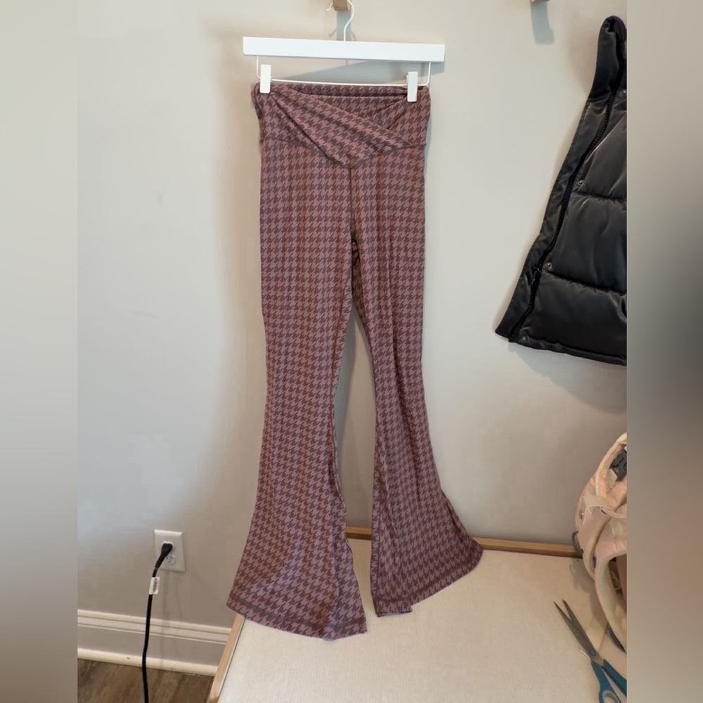 Aerie Mauve Houndstooth Flare Leggings